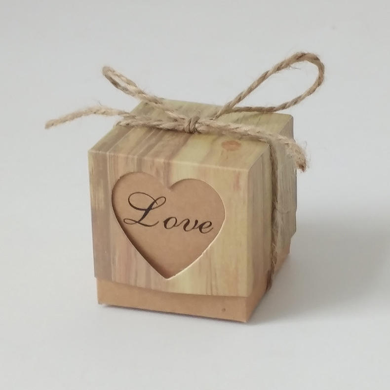 Wholesale Retro Personality DIY Kraft Paper love Candy Box Wood Grain Heart Hollowed Out Candy Box